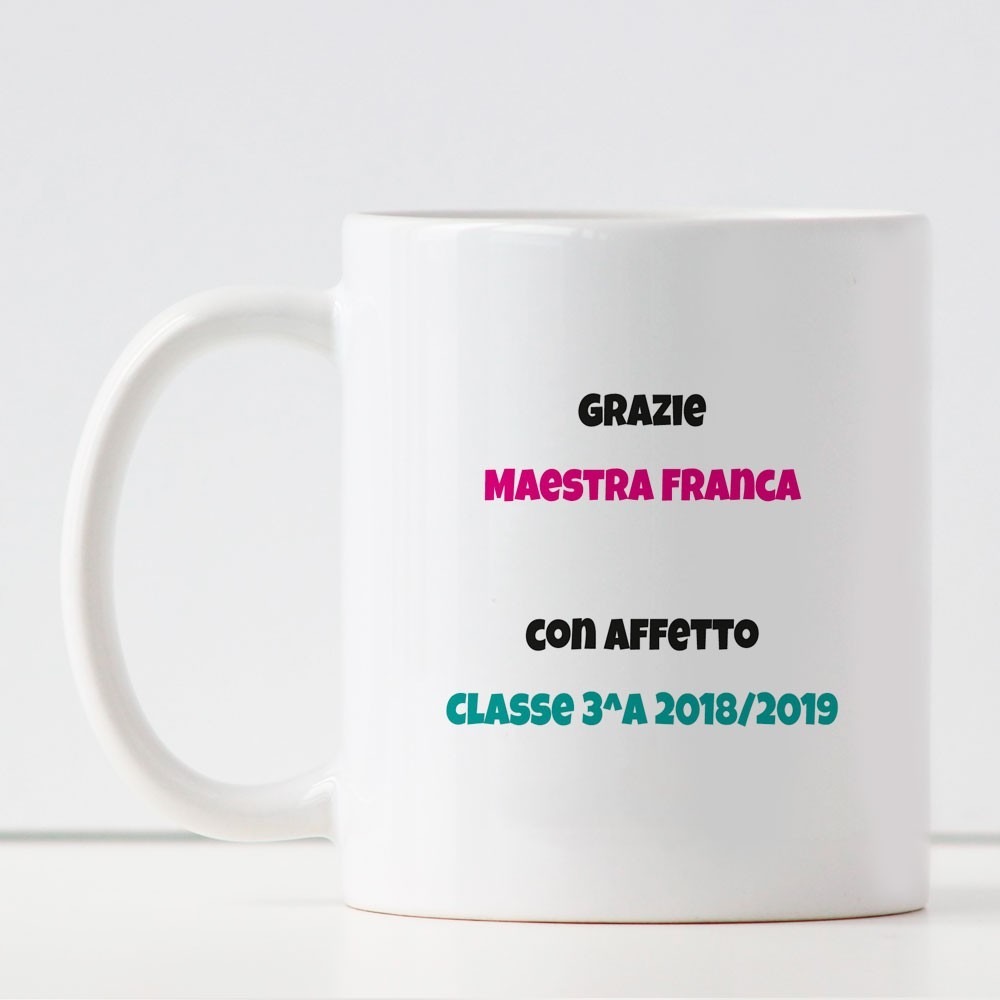 Tazza personalizzata per la maestra "La migliore maestra insegna dal cuore non dal libro" con nome maestra e classe