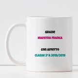 Tazza personalizzata per la maestra "La migliore maestra insegna dal cuore non dal libro" con nome maestra e classe