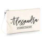 Pochette personalizzata con il nome della maestra e frase o hashtag