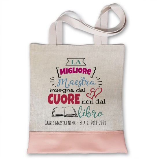Shopper regalo maestra personalizzata "La migliore maestra insegna dal cuore non dal libro"
