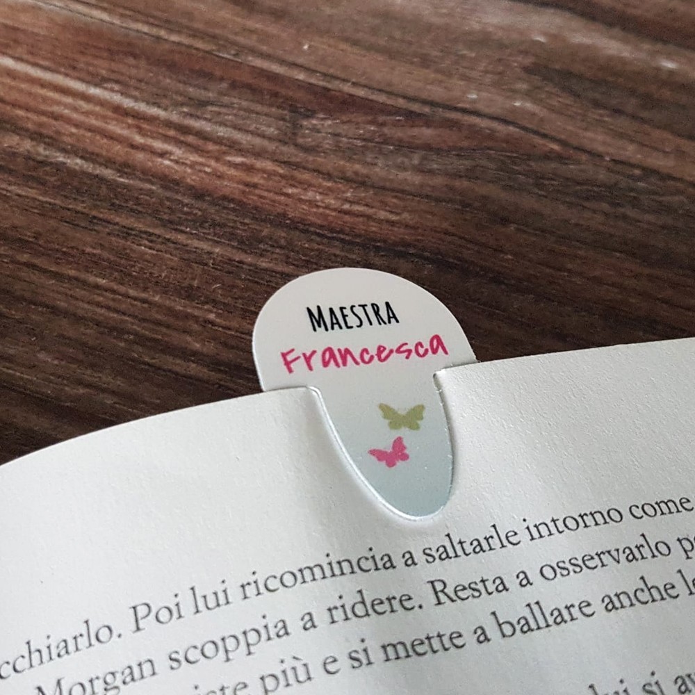 Segnalibro personalizzato per la maestra con nome, classe e frase "Grazie maestra per averci aiutato a crescere"