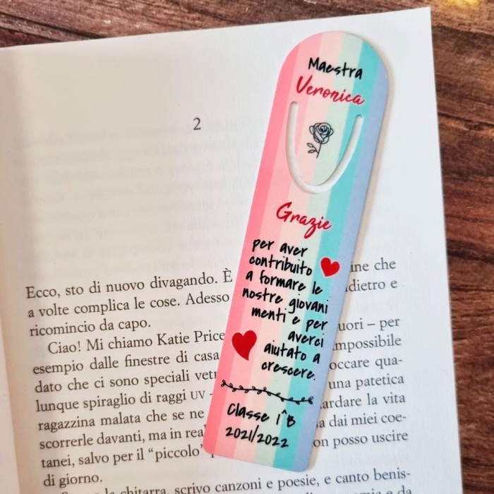 Segnalibro personalizzato per la maestra con nome, classe e frase "Grazie maestra per averci aiutato a crescere"