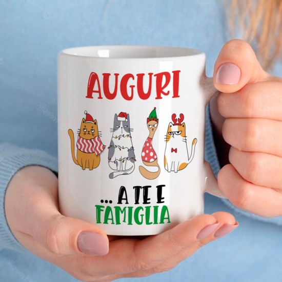 Divertente tazza regalo di Natale "Auguri a te e famiglia" con nome o dedica sul retro
