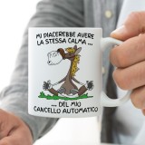Tazza personalizzata con frase ironica "Mi piacerebbe avere la stessa calma del mio cancello automatico" e nome