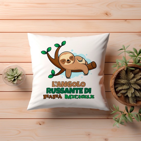 Cuscino regalo per la festa del papà, personalizzato con bradipo e nome "L'angolo russate di papà"