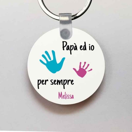 Portachiavi tondo in legno personalizzato con Impronti manine e il nome della bambina