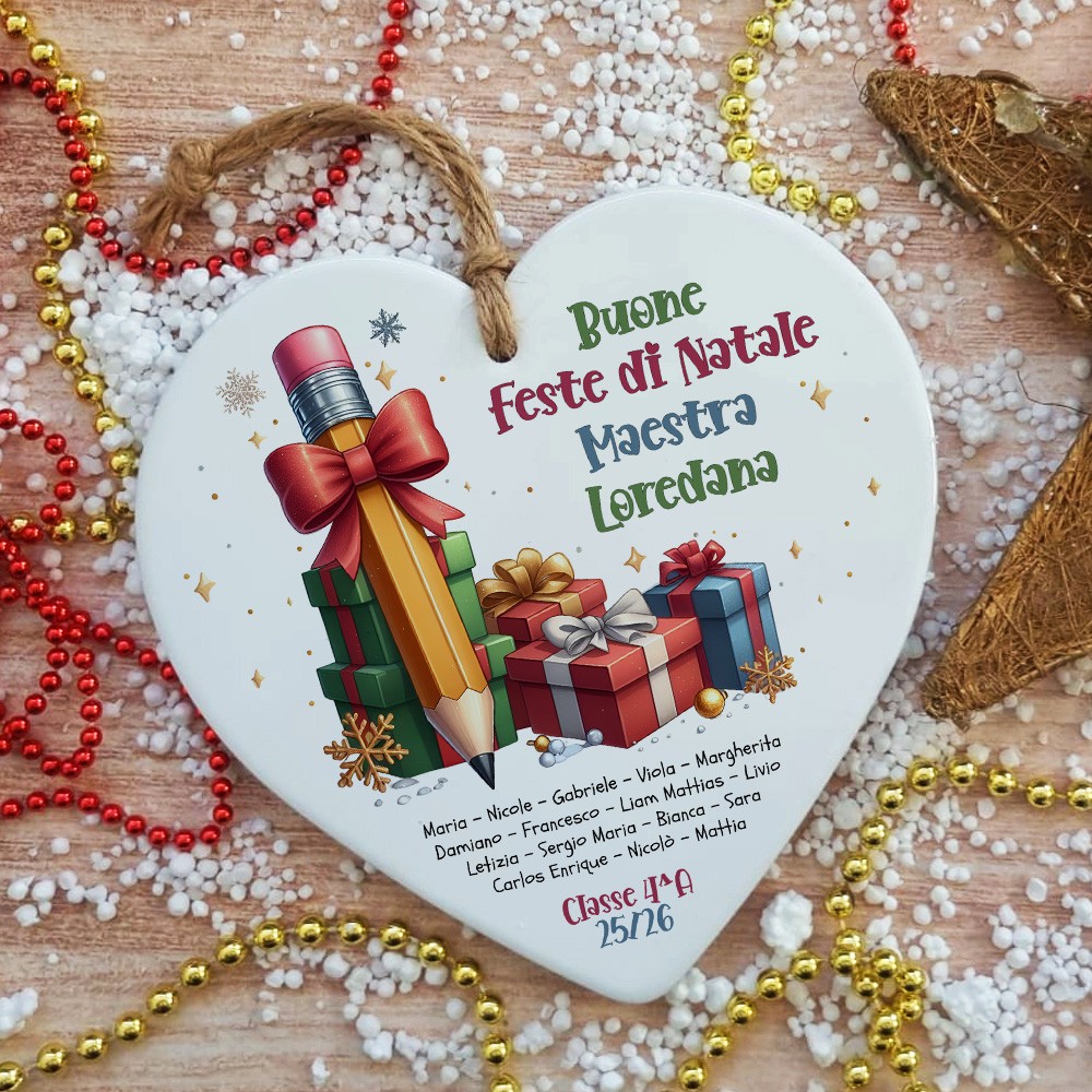 Idea regalo per la maestra per Natale, cuore in ceramica con design natalizio e nomi